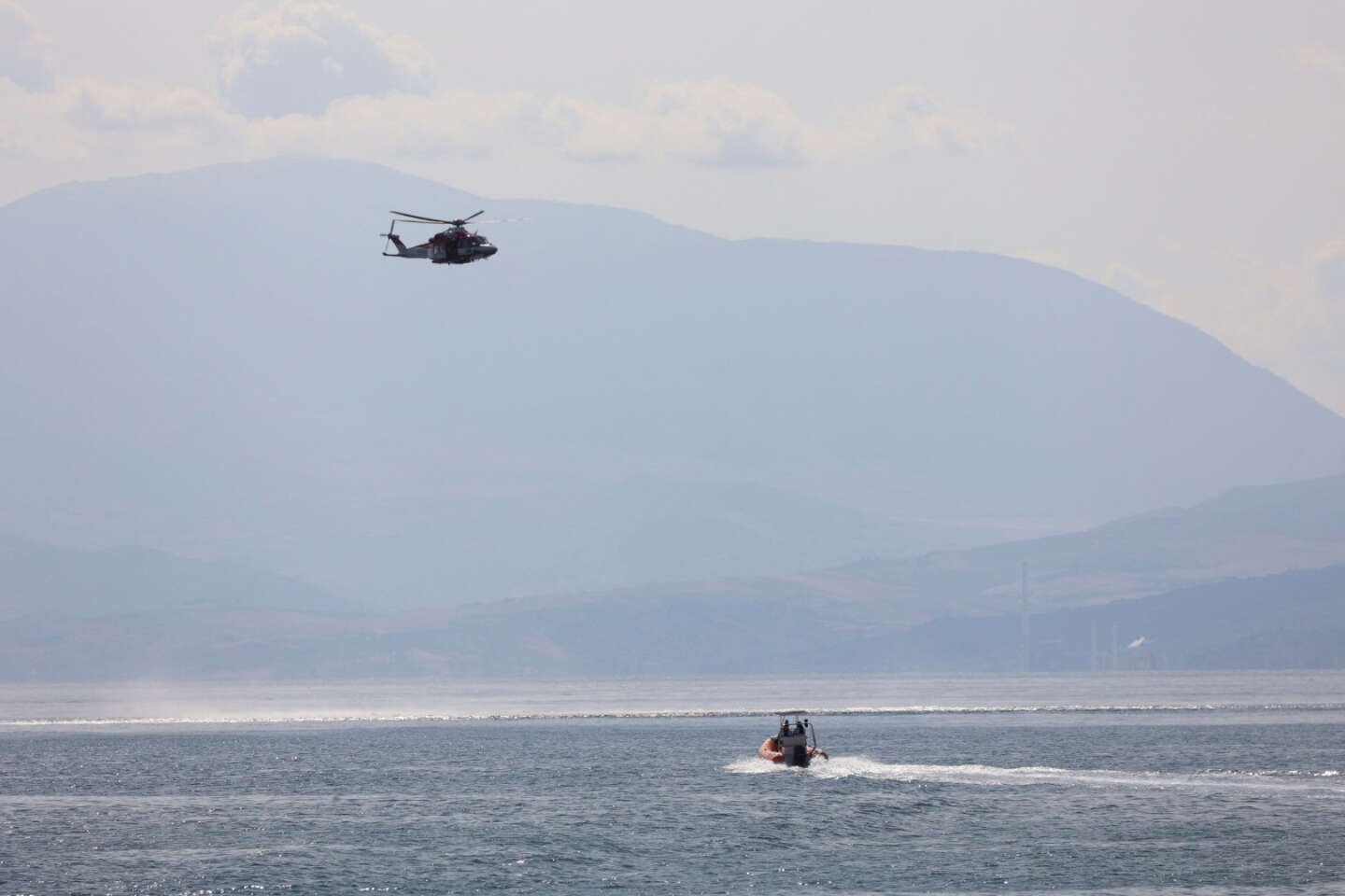 En Sicile, un mort et six disparus dans le naufrage du super-voilier « Bayesian » , percuté par une trombe marine