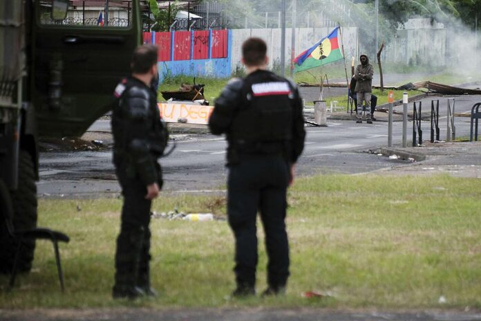 Nouvelle-Calédonie : un homme blessé le 29 mai par un gendarme est mort, neuvième décès depuis le début des troubles