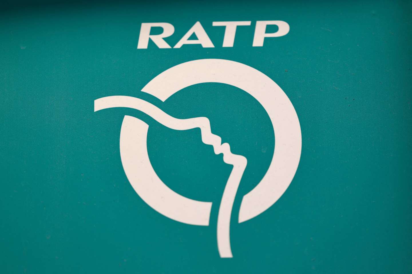 RATP : le report à 2026 de l’ouverture à la concurrence des bus parisiens voté en commission à l’Assemblée nationale