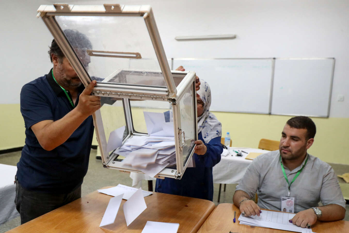 En Algérie, la Cour constitutionnelle double, sans convaincre, le nombre de votants à la présidentielle