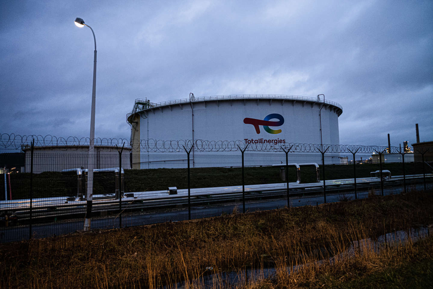 Pénuries de carburants : de nouvelles réquisitions à la raffinerie de Gonfreville-L’Orcher, en Normandie