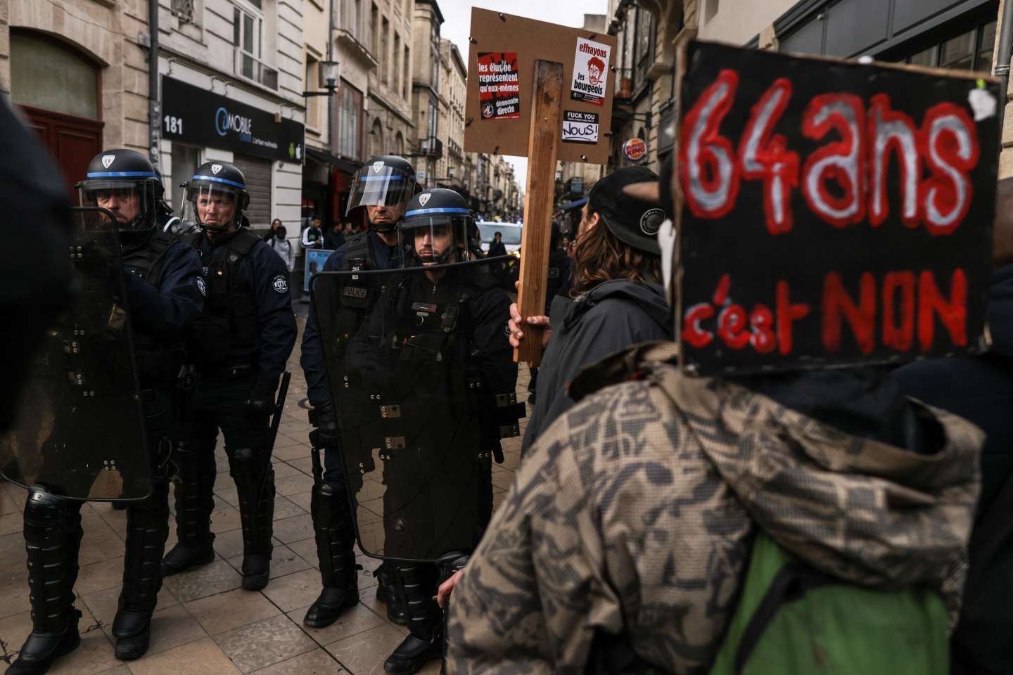 La gestion du maintien de l’ordre se durcit face à la multiplication des manifestations spontanées