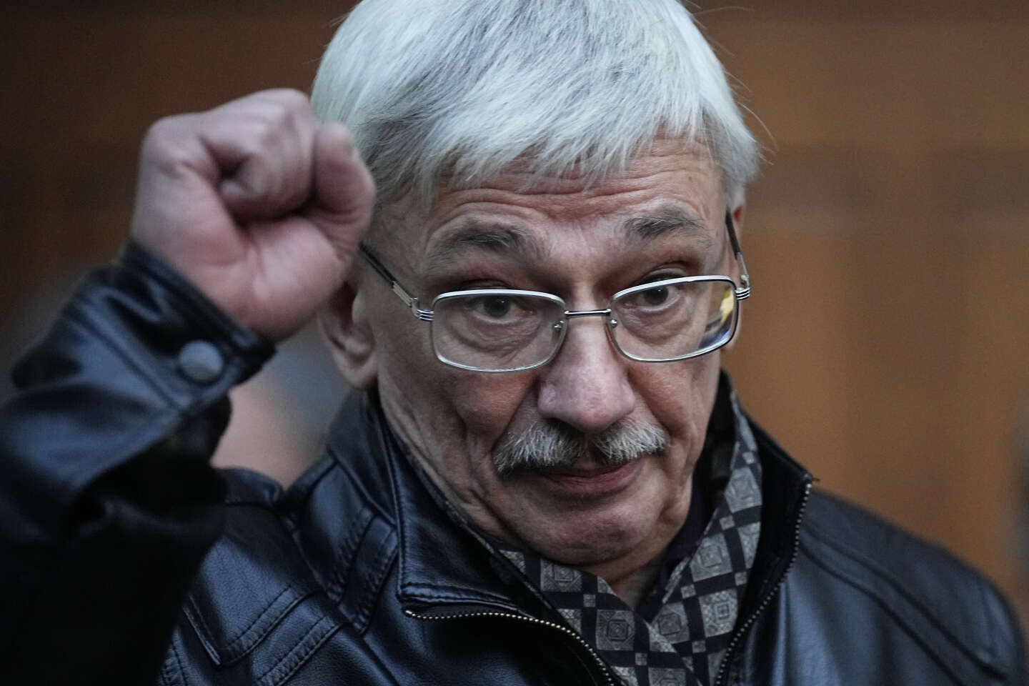 A Moscou, la fin du procès burlesque du dissident Oleg Orlov