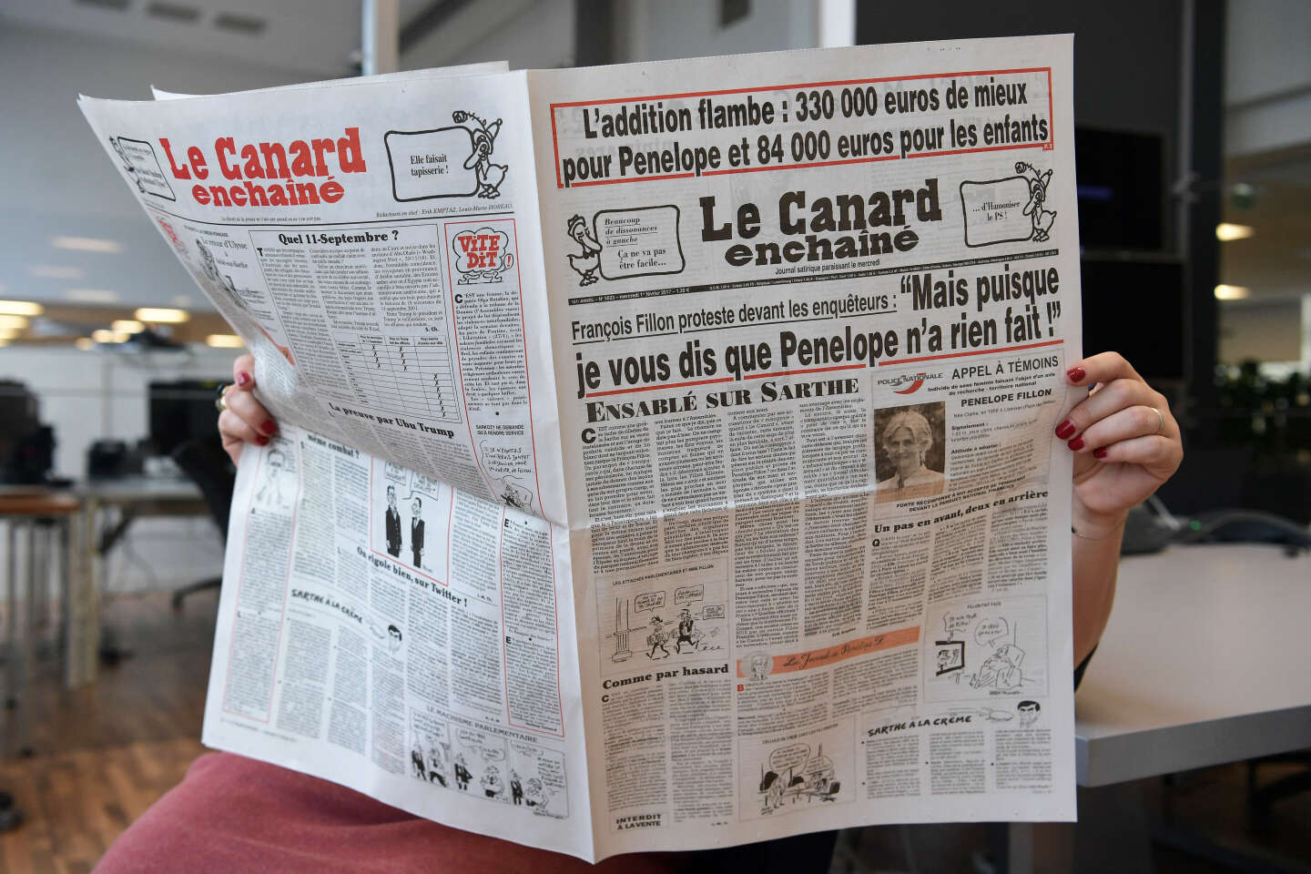 « Le Canard enchaîné » passe au tribunal pour soupçon d’emploi fictif