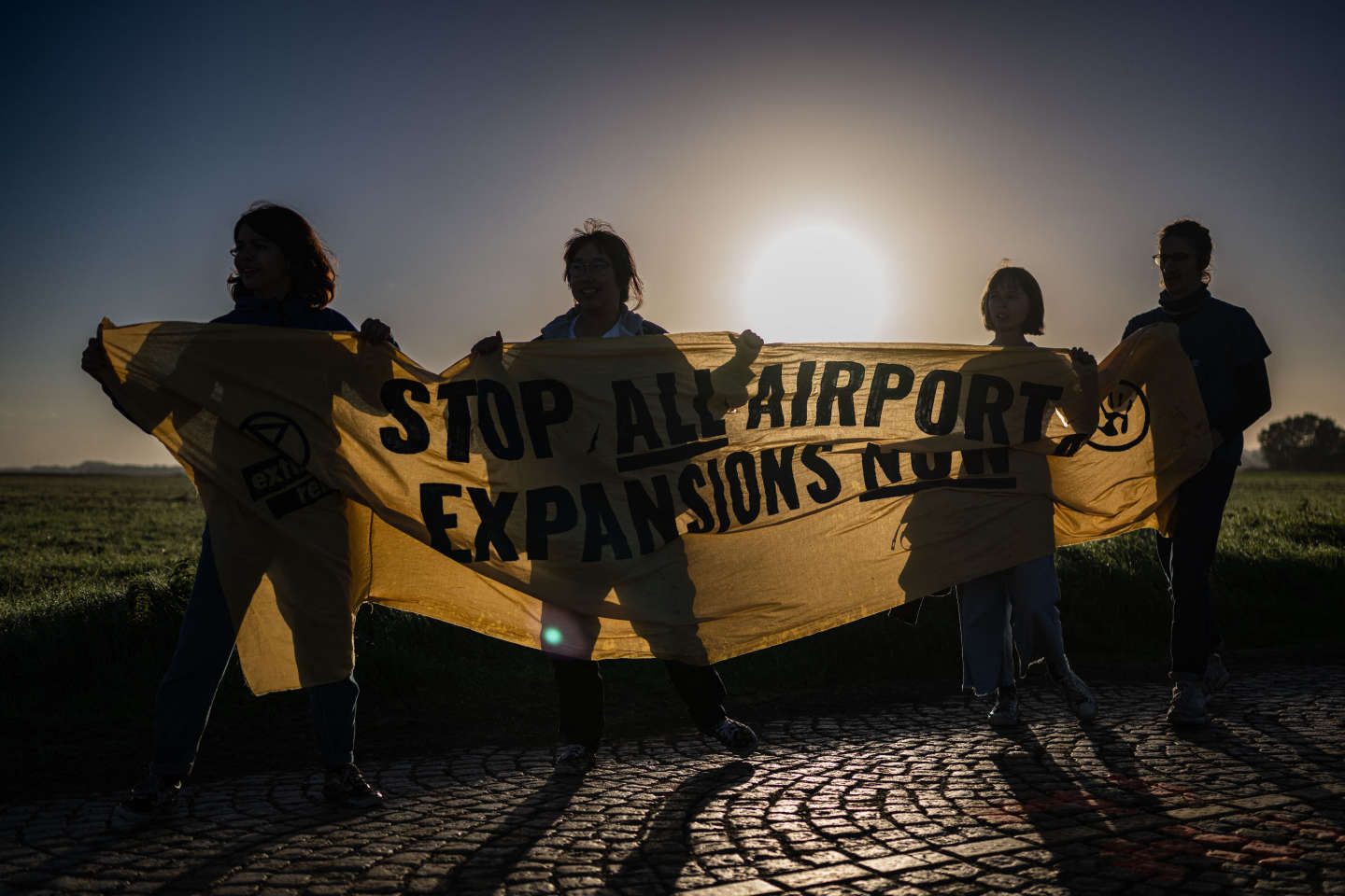 Une manifestation contre l’extension de l’aéroport de Lille-Lesquin rassemble plus de 300 opposants