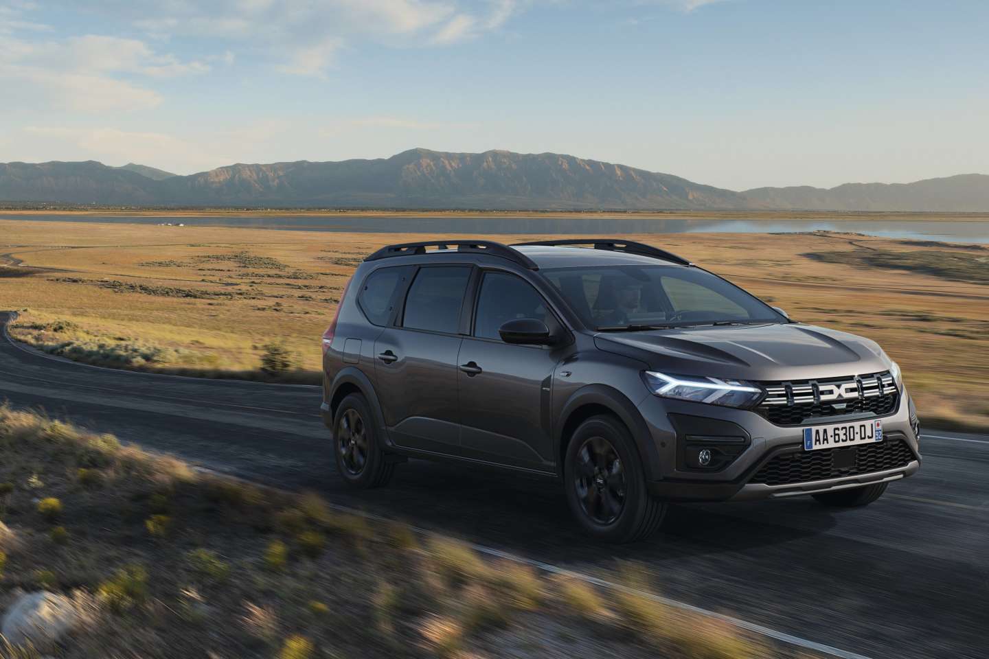 Dacia s’éloigne d’un modèle low cost et dope les ventes de Renault