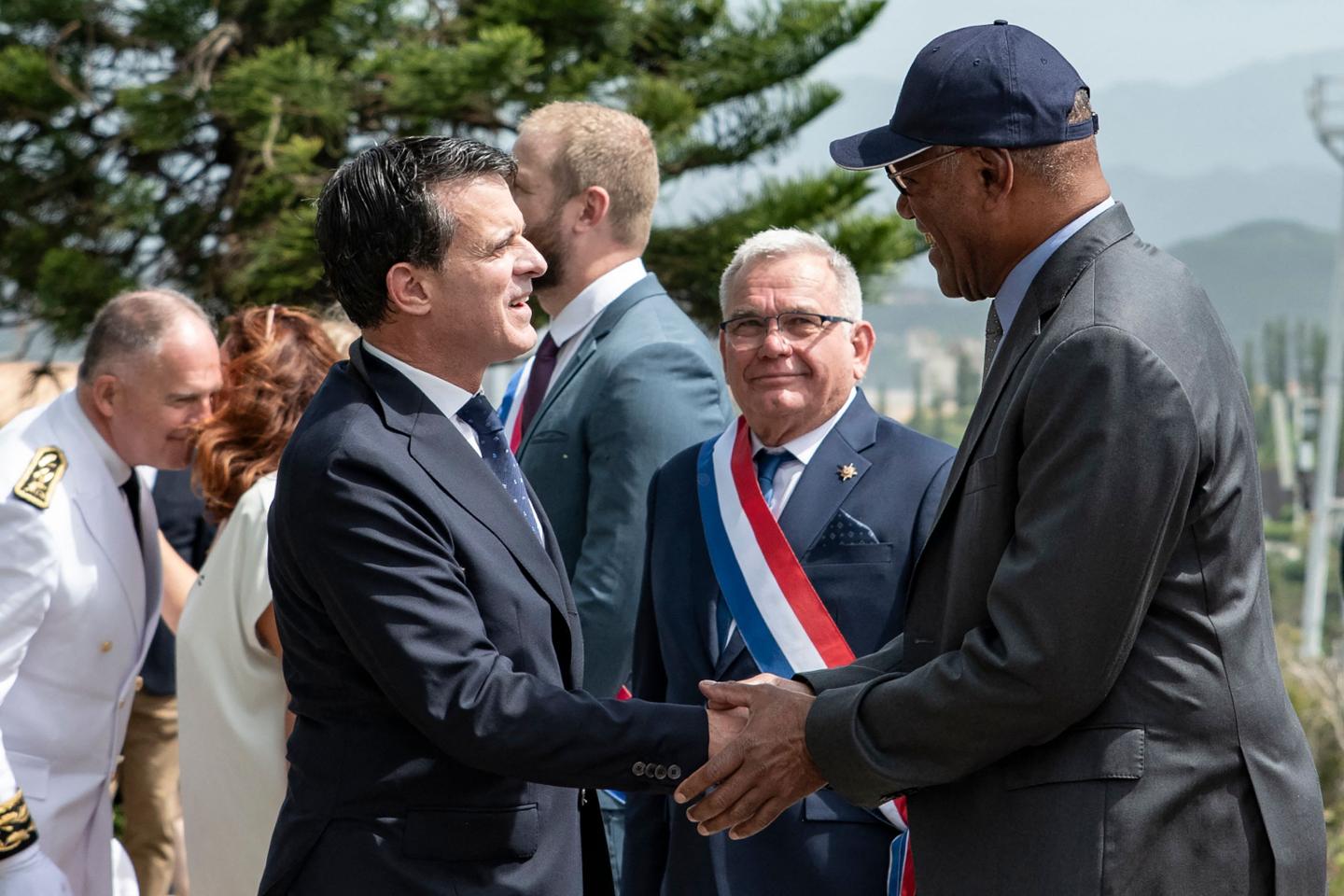 Nouvelle-Calédonie : après la visite de Manuel Valls, les prémices d’un « compromis politique » sur une souveraineté redéfinie