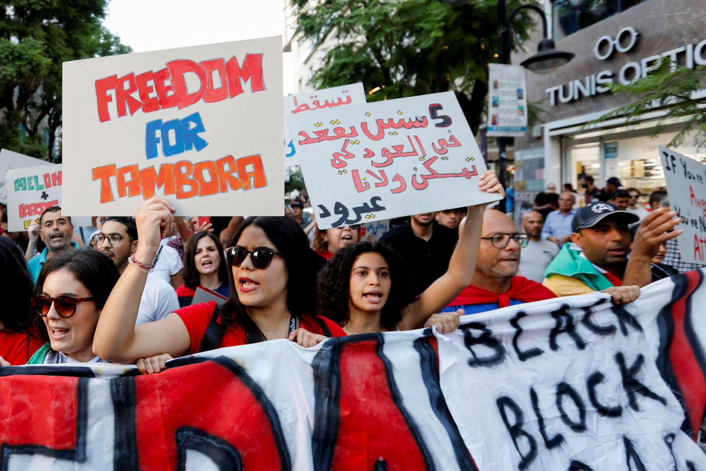 En Tunisie, une manifestation contre Kaïs Saïed et une élection présidentielle « mascarade »