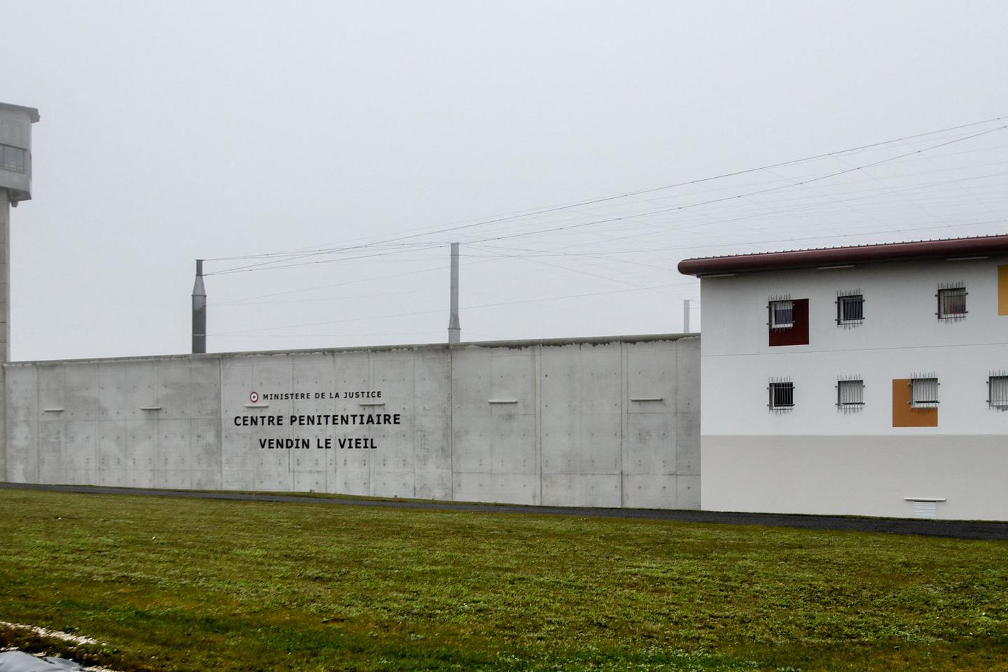 Les 200 détenus « les plus dangereux » seront incarcérés dans les prisons de haute sécurité de Vendin-le-Vieil et de Condé-sur-Sarthe, annonce Gérald Darmanin