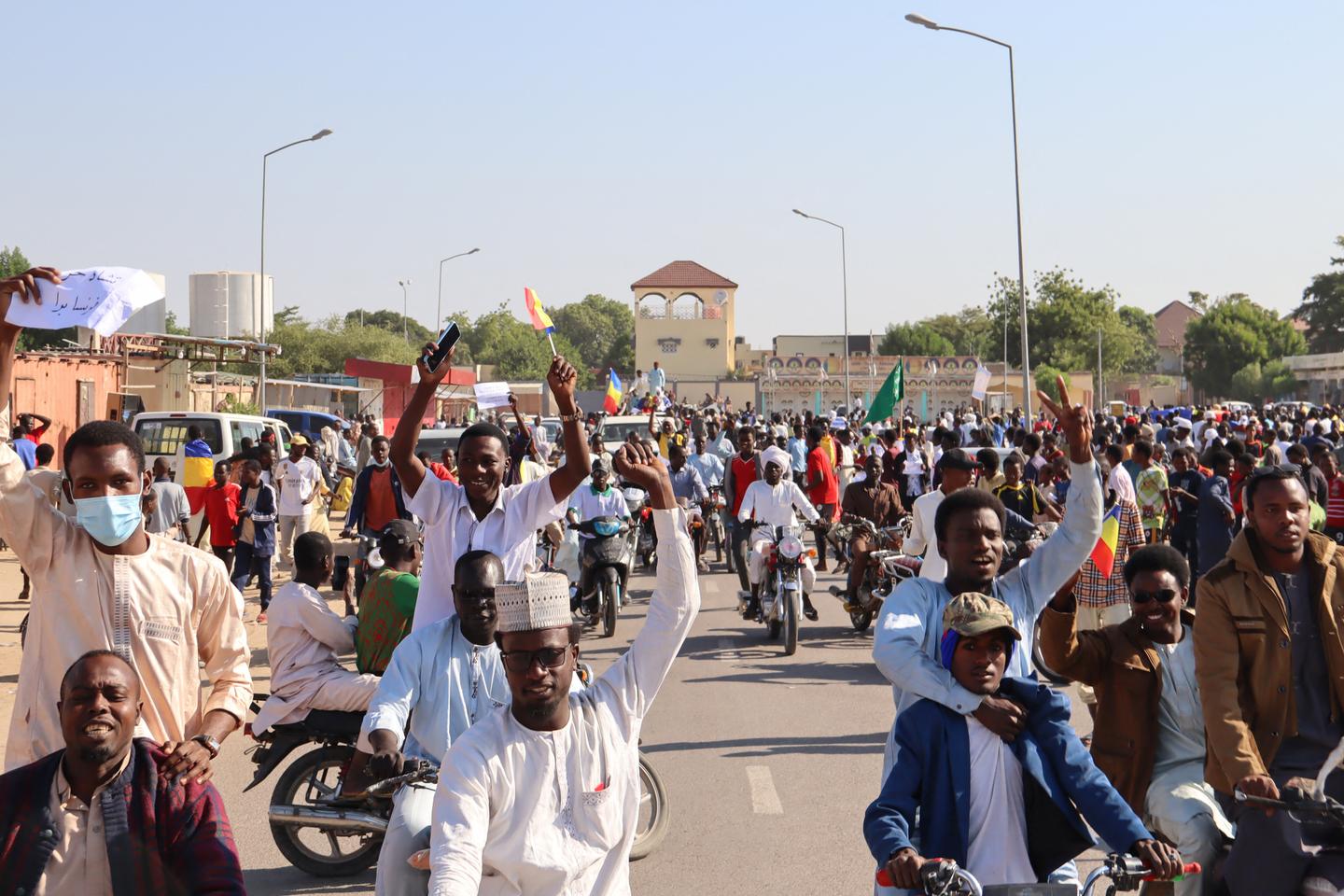 « Tchad hourra, France barra » : manifestation pour le départ des troupes françaises à N’Djamena