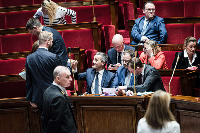 Projet de loi « immigration » : quand le député socialiste Philippe Brun recevait par erreur un appel du cabinet de Gérald Darmanin