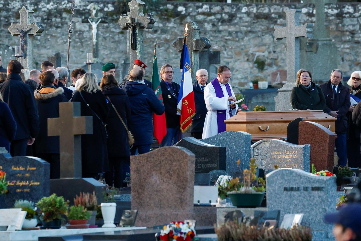 La tombe de Jean-Marie Le Pen à La Trinité-sur-Mer a été dégradée