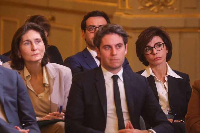 Emmanuel Macron prend la défense d’Amélie Oudéa-Castera et de Rachida Dati