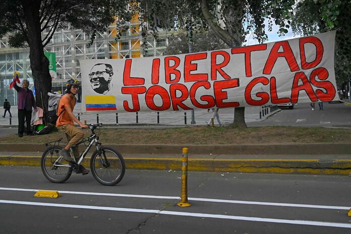 Equateur : la justice qualifie l’arrestation de Jorge Glas d’« illégale », mais le laisse en prison