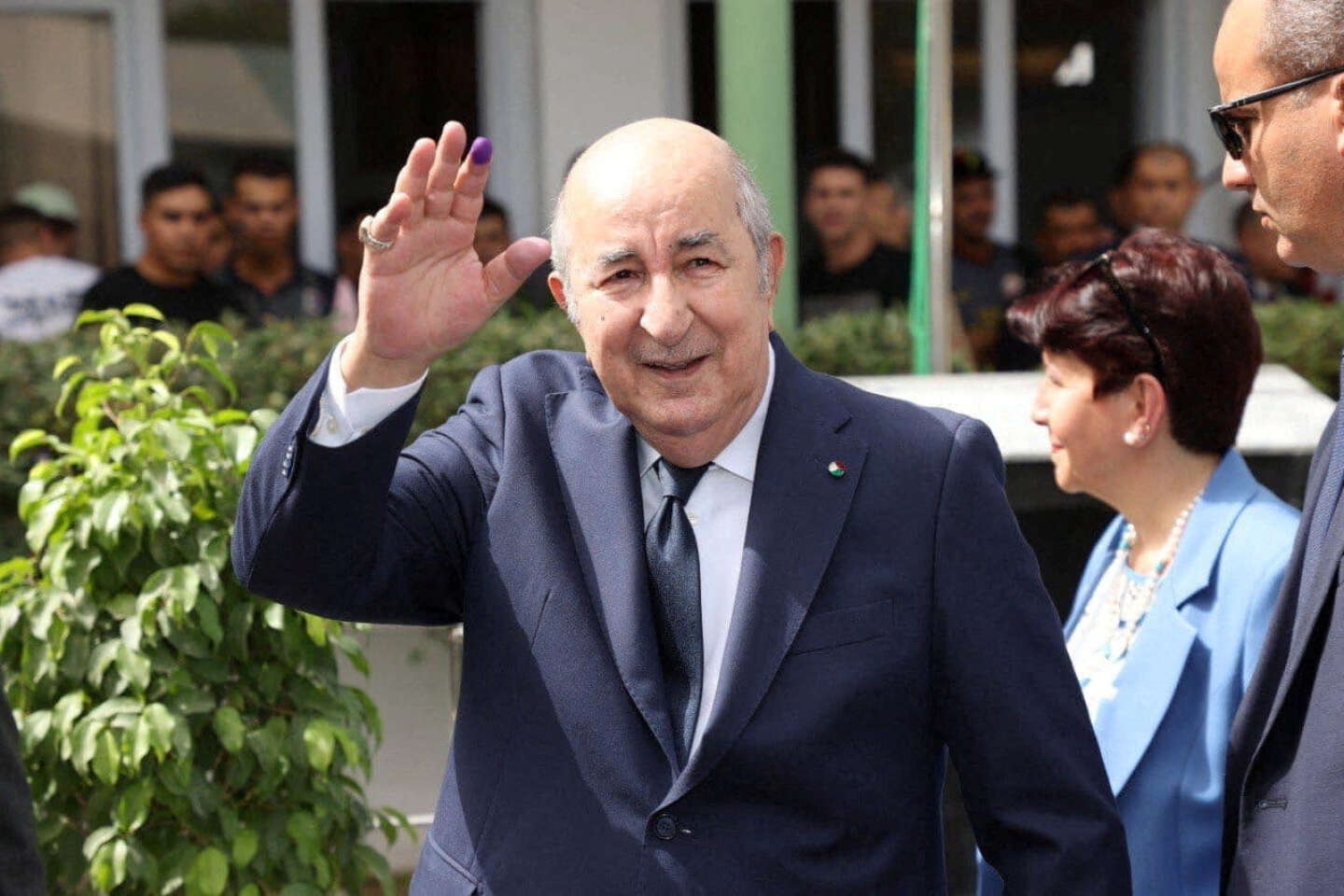 Algérie : le président Tebboune rejette l’idée d’une visite à Paris et s’en prend à la France