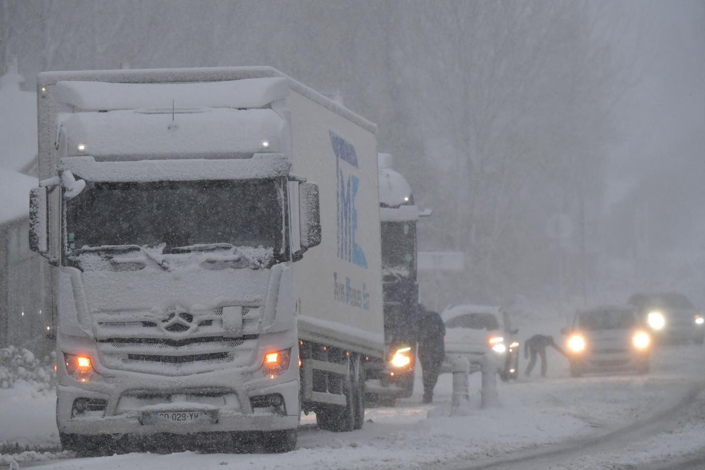 Tempête Caetano : fin de la vigilance orange pour neige, 200 000 clients privés d’électricité