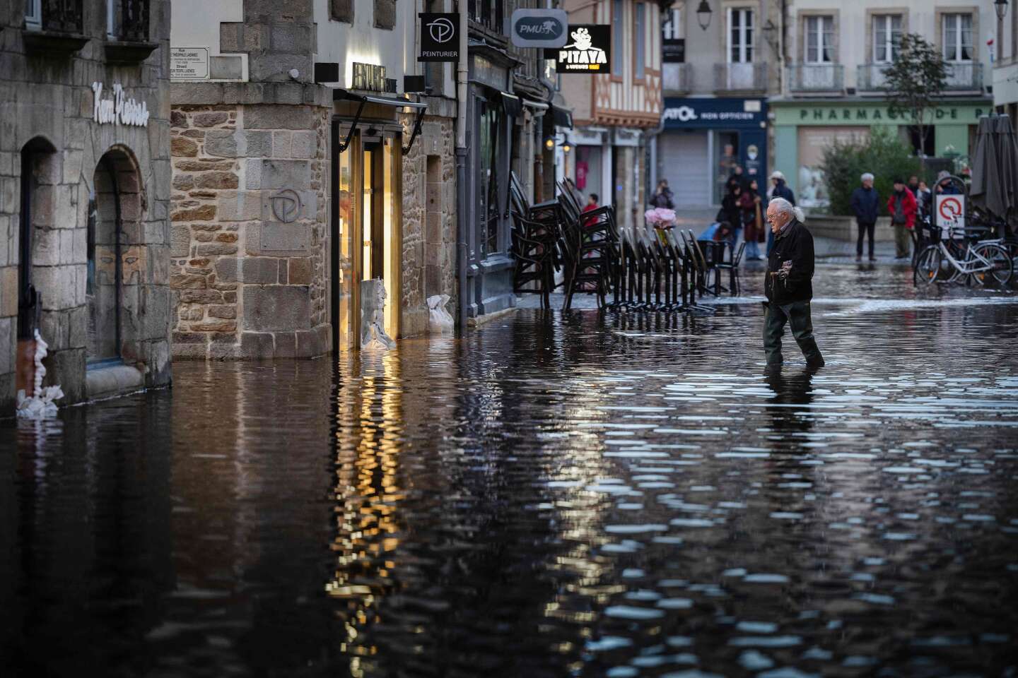 Ciaran : une « très forte tempête automnale » s’apprête à déferler sur le quart nord-ouest de la France
