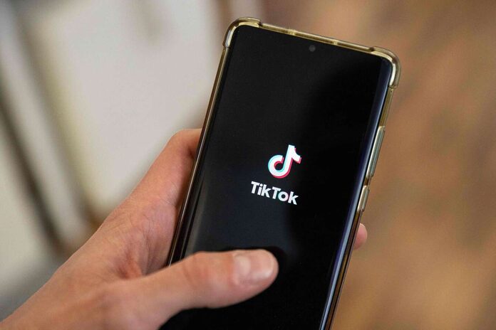 Etats-Unis : la Chambre des représentants adopte un texte menaçant d’interdire TikTok