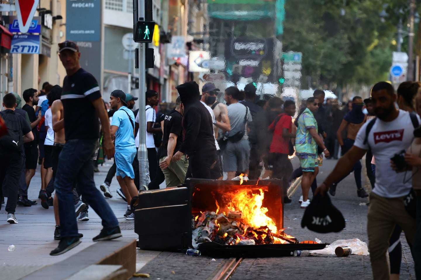 Mort d’un jeune homme en marge des émeutes à Marseille : trois policiers du RAID déférés devant un juge