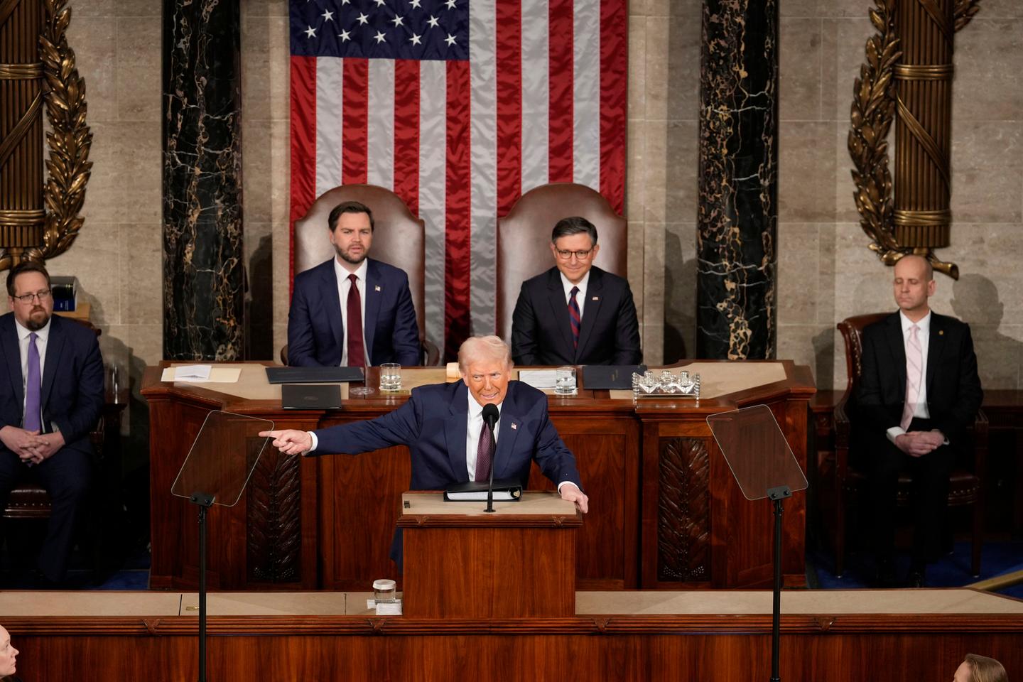 Donald Trump, devant le Congrès, célèbre l’onde de choc des premières semaines de sa présidence dans un discours sans concession