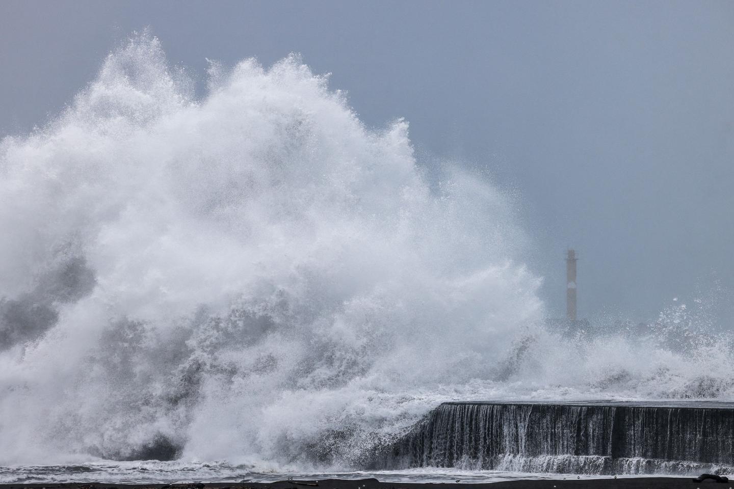 Taïwan se barricade à l’approche du typhon Kong-rey