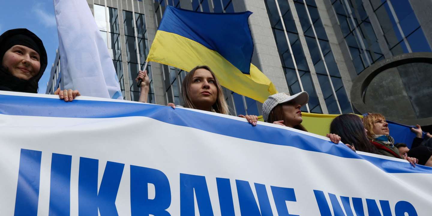 Guerre en Ukraine, en direct : le nouveau train de sanctions adopté par l’Union européenne vise 121 individus et entités