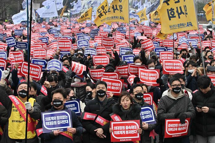 En Corée du Sud, le gouvernement identifie 8 000 médecins en grève, susceptibles d’être suspendus