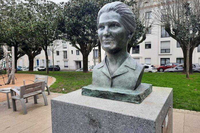 IVG : une statue de Simone Veil vandalisée à La Roche-sur-Yon, l’Action française revendique
