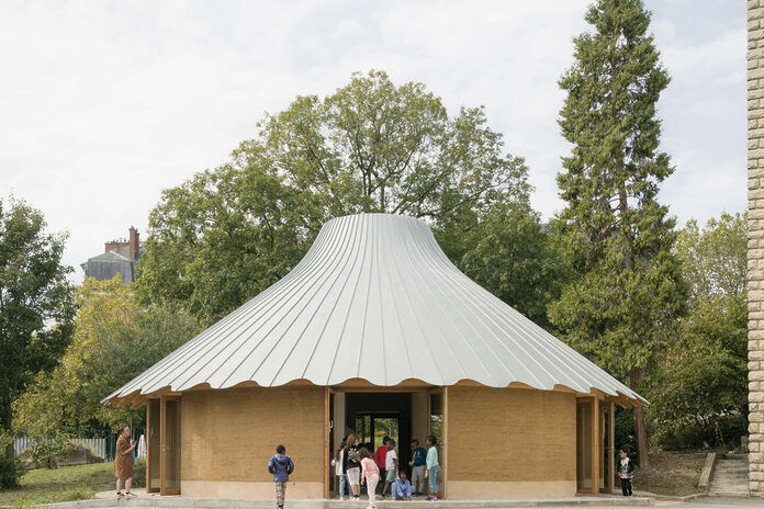 Le pavillon Le Vau en terre crue et bois, à Paris, une petite architecture pleine de promesses