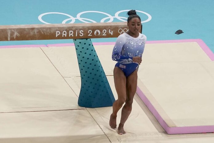 Gymnastique aux JO 2024 : Simone Biles privée d’or à la poutre et au sol