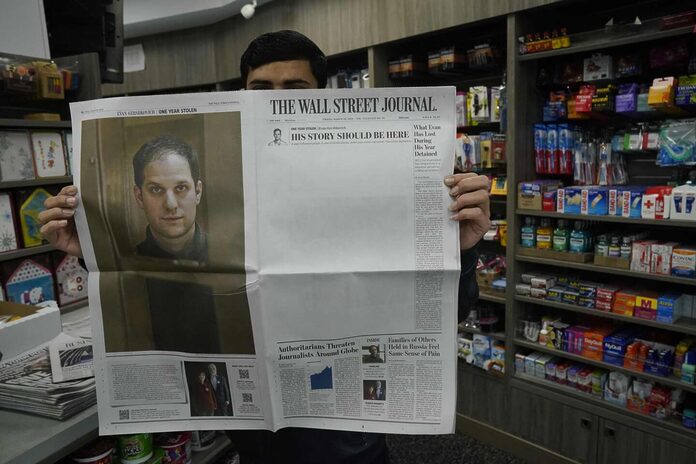 Evan Gershkovich emprisonné en Russie : « The Wall Street Journal » laisse sa « une » blanche en hommage au journaliste