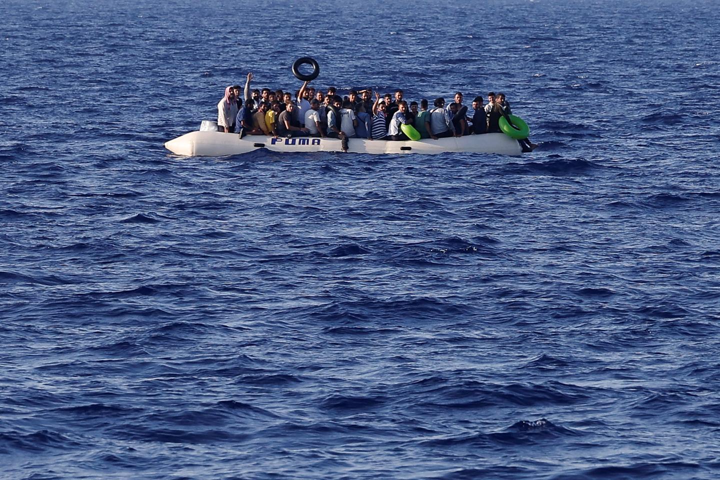 Une quarantaine de migrants portés disparus au large de l’île de Lampedusa, une enfant a survécu au naufrage