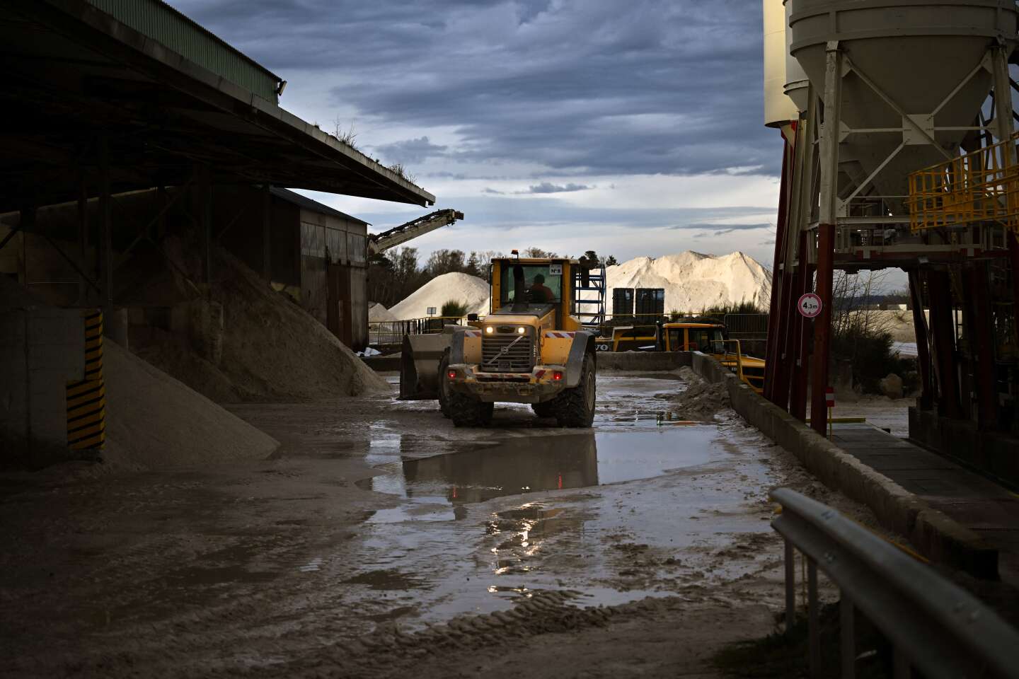 Le projet de mine de lithium dans l’Allier suscite de nombreux doutes sur les choix de l’Etat