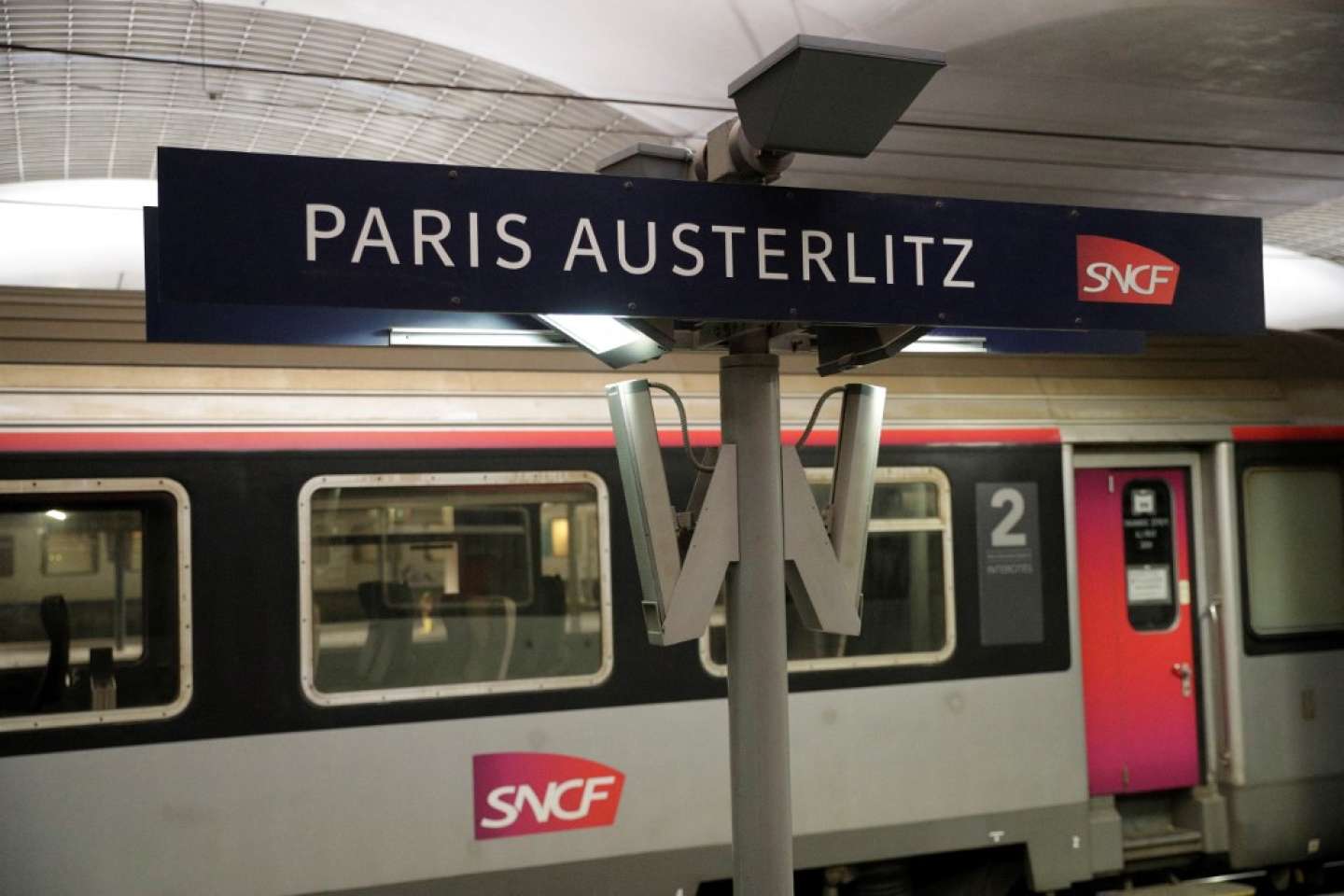 Sur la ligne Paris-Orléans-Limoges-Toulouse, l’Etat et la SNCF font le dos rond face aux usagers en colère