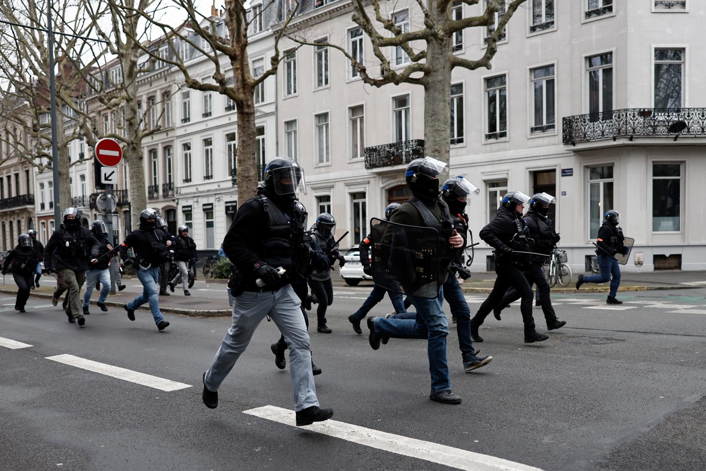 A Lille, l’IGPN constate des violences injustifiées lors d’une manifestation, la justice classe sans suite