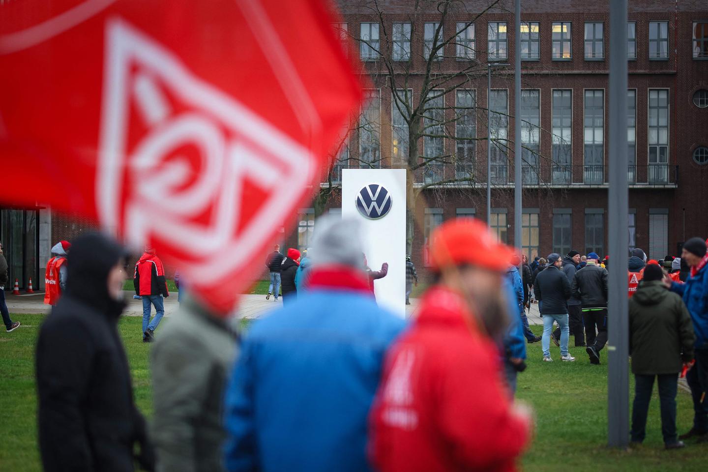 En Allemagne, le conflit social chez Volkswagen se durcit et se politise