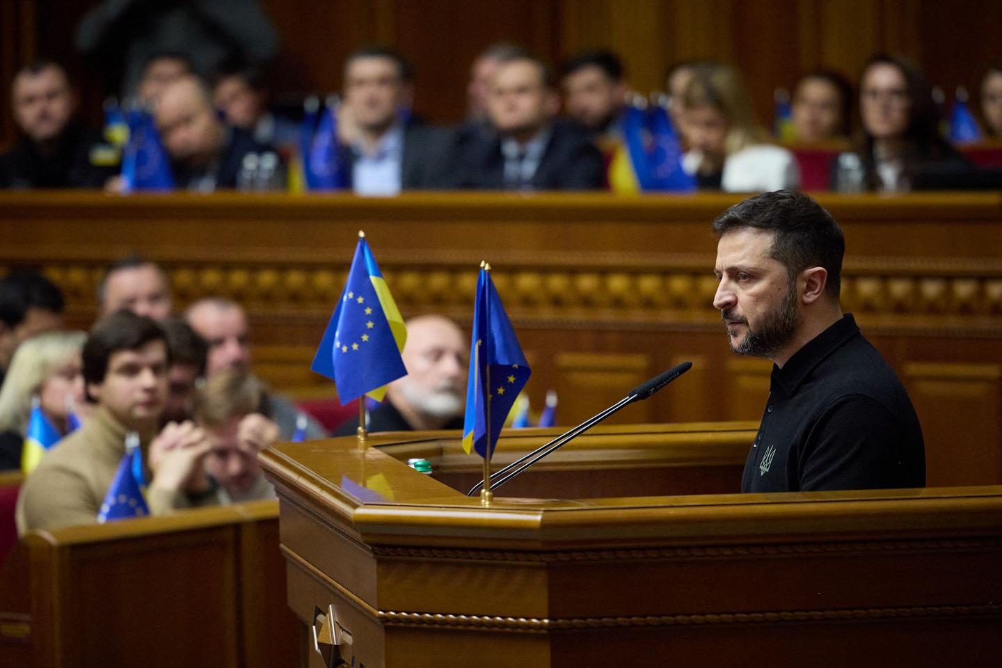 Volodymyr Zelensky présente à la Rada son « plan de la victoire » pour mettre fin à la guerre en Ukraine